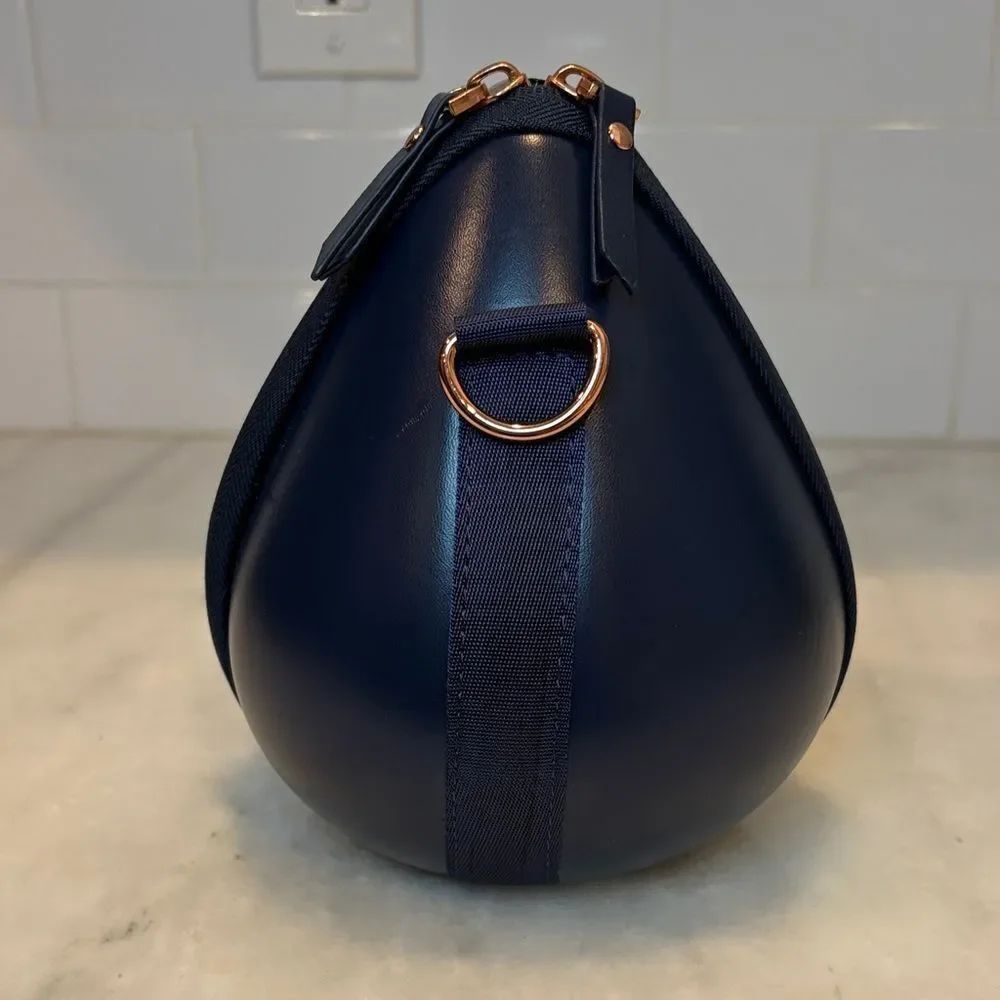 Sarah Wells Milkwear Bag - Wearable Pump Case Hard Shell Organizer & Strap — image 4 of 8